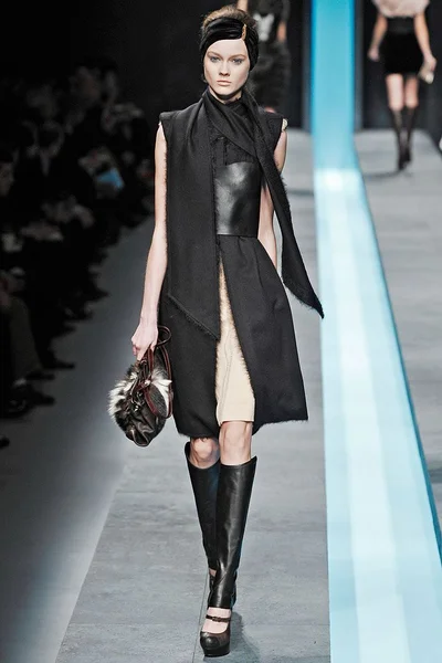 Look 12